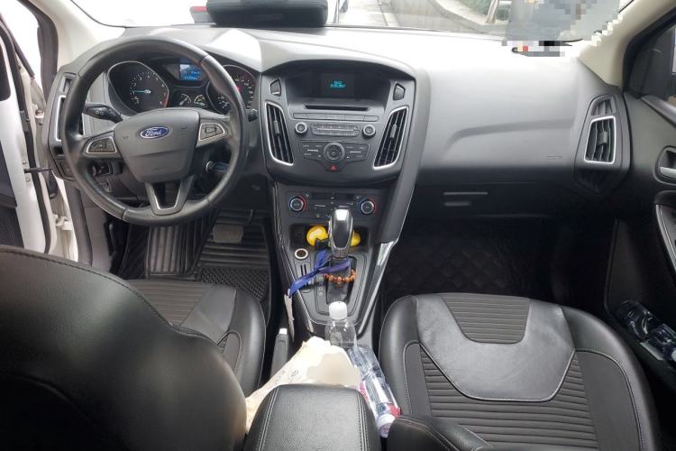 Used Ford Focus 2015 Hatchback 1.6L Automatic Fashion Edition Center Console