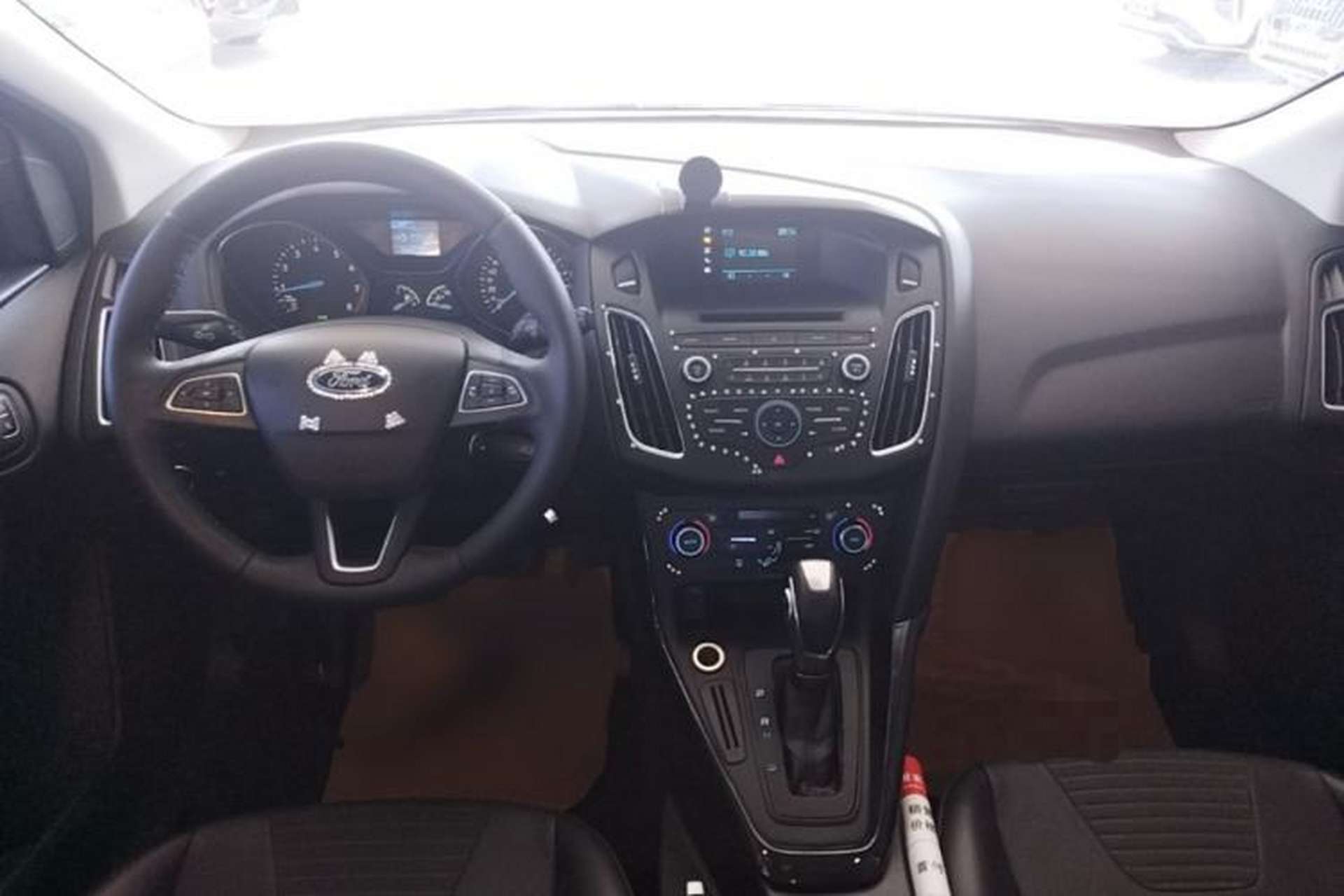 Used Ford Focus 2015 Hatchback 1.6L Automatic Fashion Edition Center Console