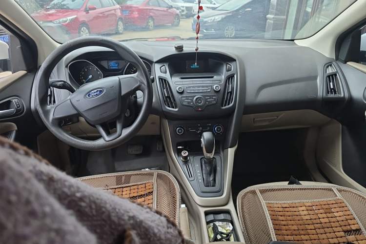 Used Ford Focus 2015 Sedan 1.6L Automatic Comfort Model Center Console