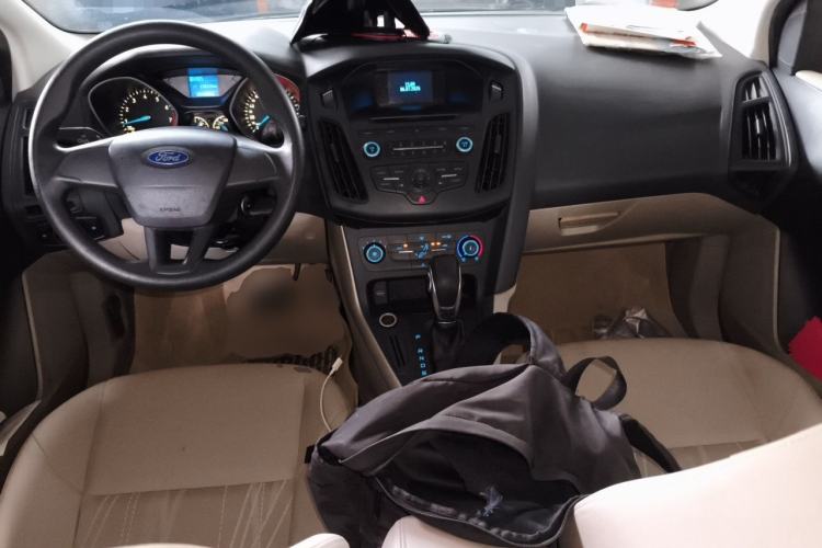 Used Ford Focus 2015 Sedan 1.6L Automatic Comfort Model Center Console
