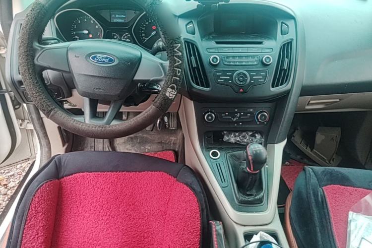 Used Ford Focus 2015 Sedan 1.6L Manual Comfort Model Center Console