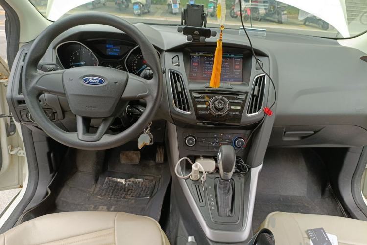 Used Ford Focus 2015 Hatchback 1.6L Automatic Comfort Model Center Console