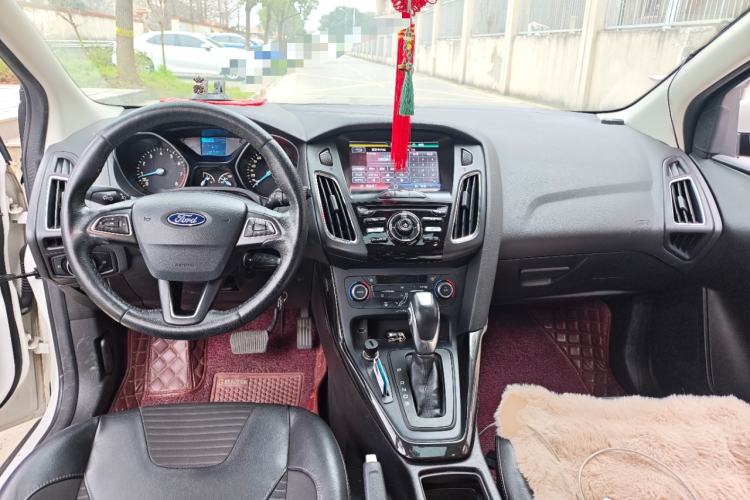 Used Ford Focus 2015 Hatchback 1.6L Automatic Fashion Edition Center Console