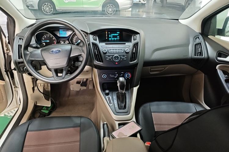 Used Ford Focus 2015 Sedan 1.6L Automatic Comfort Model Center Console