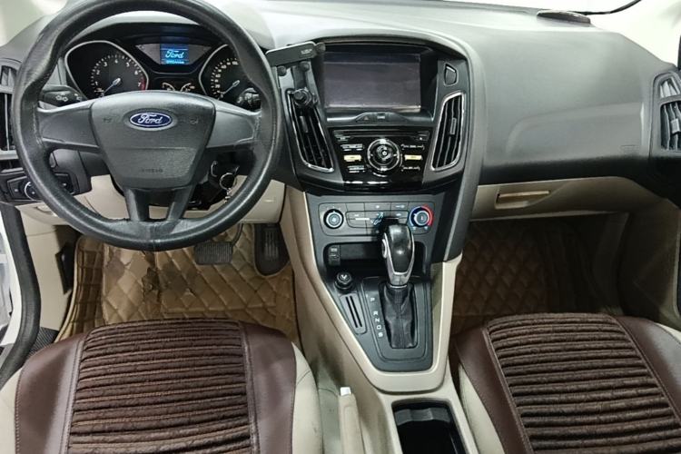 Used Ford Focus 2015 Sedan 1.6L Automatic Comfort Model Center Console