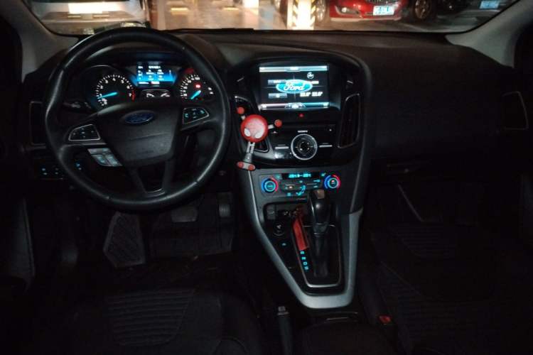 Used Ford Focus 2015 Hatchback EcoBoost 180 Automatic Sport Model Center Console