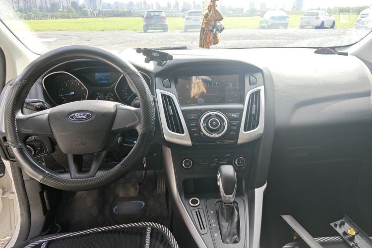 Used Ford Focus 2015 Hatchback 1.6L Automatic Comfort Model Center Console