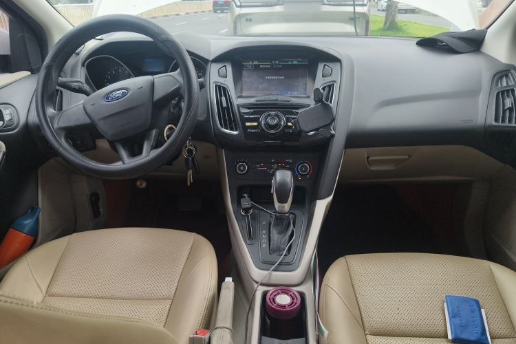 Used Ford Focus 2015 Sedan 1.6L Automatic Comfort Model Center Console