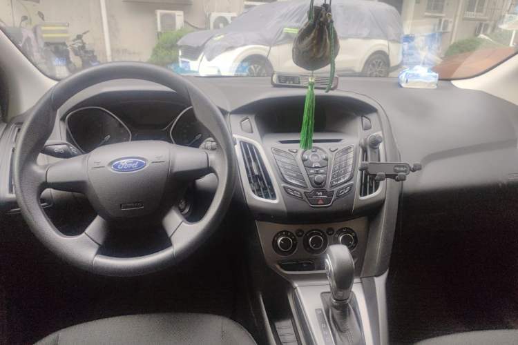 Used Ford Focus 2015 Hatchback 1.6L Automatic Comfort Model Center Console