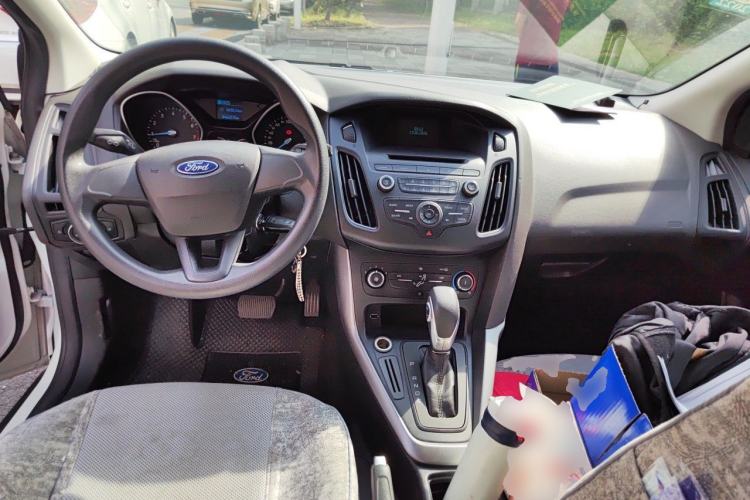 Used Ford Focus 2015 Hatchback 1.6L Automatic Comfort Model Center Console