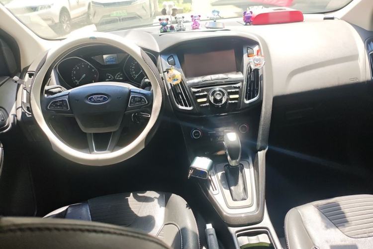 Used Ford Focus 2015 Hatchback 1.6L Automatic Fashion Edition Center Console