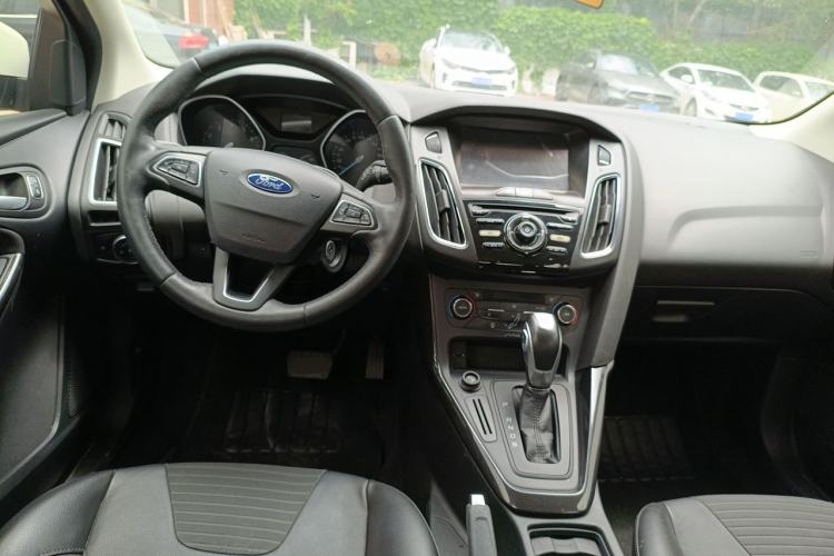 Used Ford Focus 2015 Hatchback 1.6L Automatic Fashion Edition Center Console