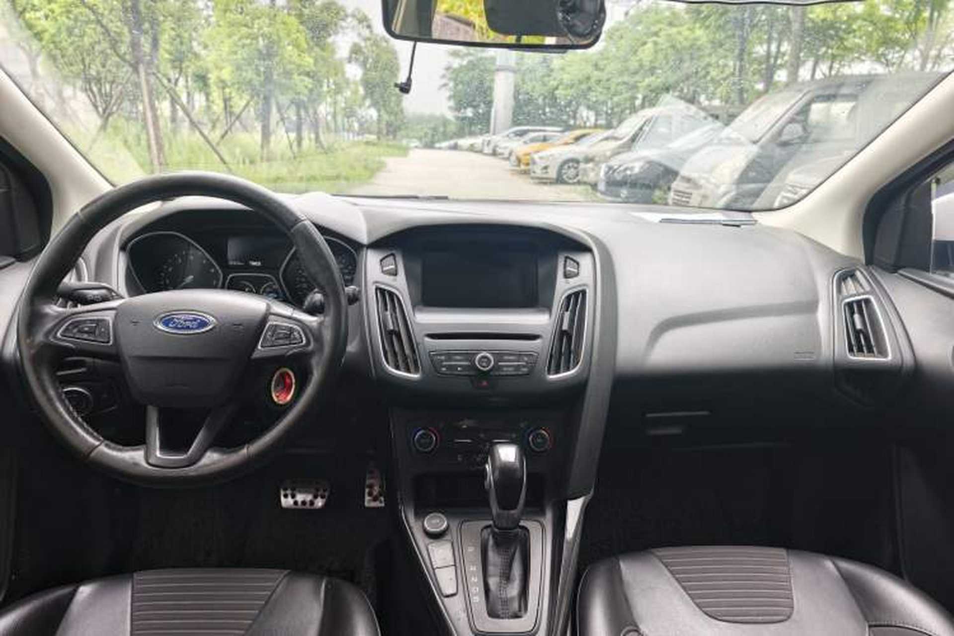 Used Ford Focus 2015 Hatchback EcoBoost 180 Automatic Elite Model Center Console