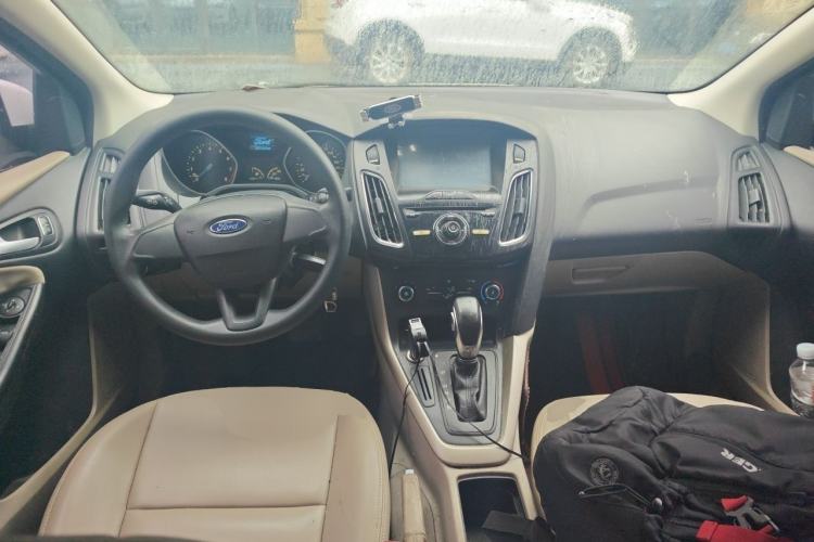 Used Ford Focus 2015 Sedan 1.6L Automatic Comfort Model Center Console