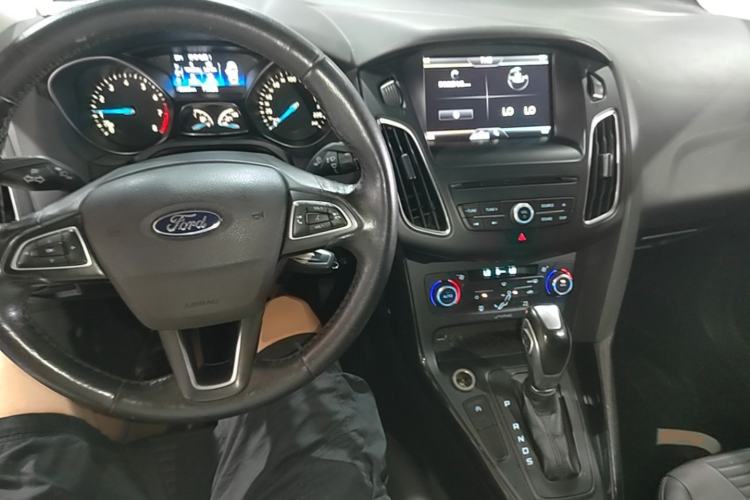 Used Ford Focus 2015 Sedan EcoBoost 180 Automatic Elite Model Center Console