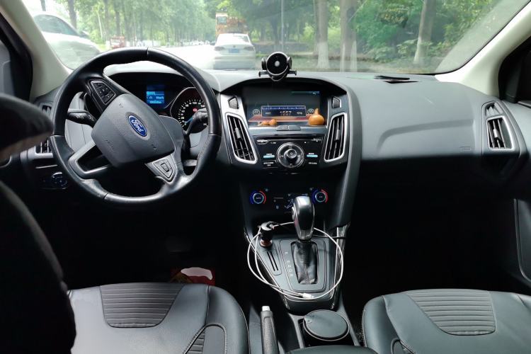 Used Ford Focus 2015 Sedan 1.6L Automatic Trend Model Center Console