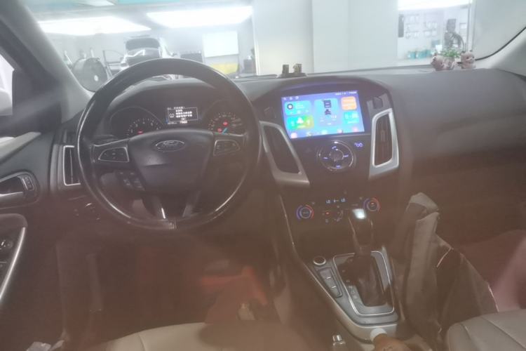 Used Ford Focus 2015 Sedan EcoBoost 180 Automatic Flagship Model Center Console