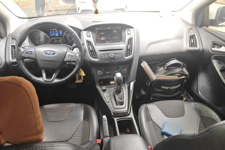 Used Ford Focus 2015 Sedan EcoBoost 180 Automatic Elite Model Center Console