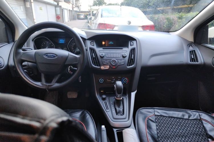 Used Ford Focus 2015 Hatchback 1.6L Automatic Comfort Model Center Console