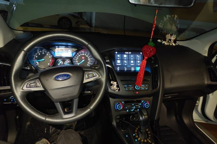 Used Ford Focus 2015 Sedan EcoBoost 180 Automatic Elite Model Center Console