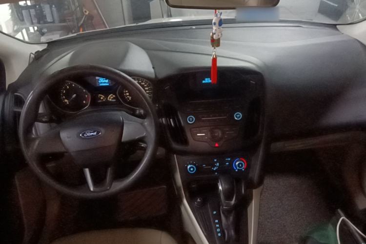 Used Ford Focus 2015 Sedan 1.6L Automatic Comfort Model Center Console