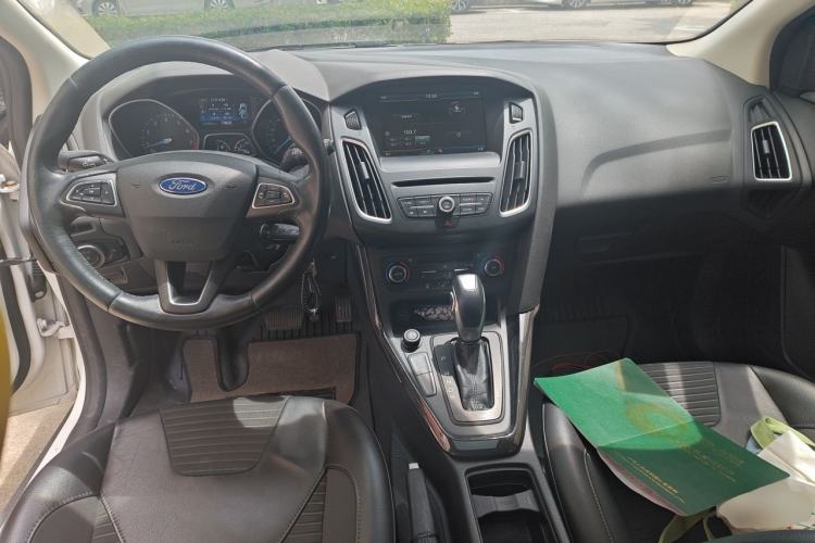 Used Ford Focus 2015 Hatchback EcoBoost 180 Automatic Elite Model Center Console