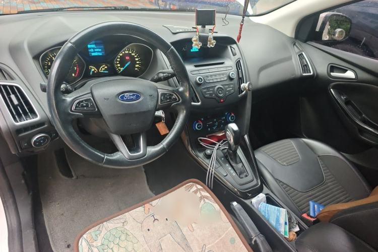 Used Ford Focus 2015 Sedan EcoBoost 125 Automatic Supreme Style Edition Center Console