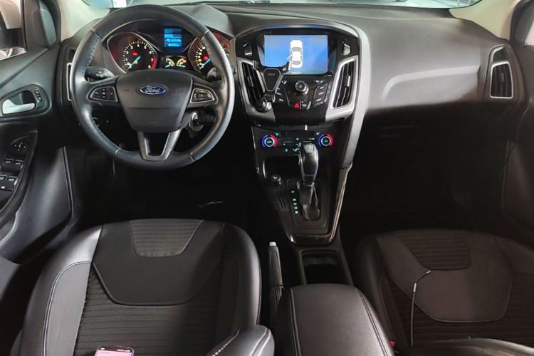 Used Ford Focus 2015 Hatchback 1.6L Automatic Fashion Edition Center Console