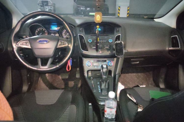 Used Ford Focus 2015 Hatchback 1.6L Automatic Fashion Edition Center Console