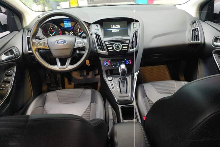 Used Ford Focus 2015 Hatchback 1.6L Automatic Fashion Edition Center Console