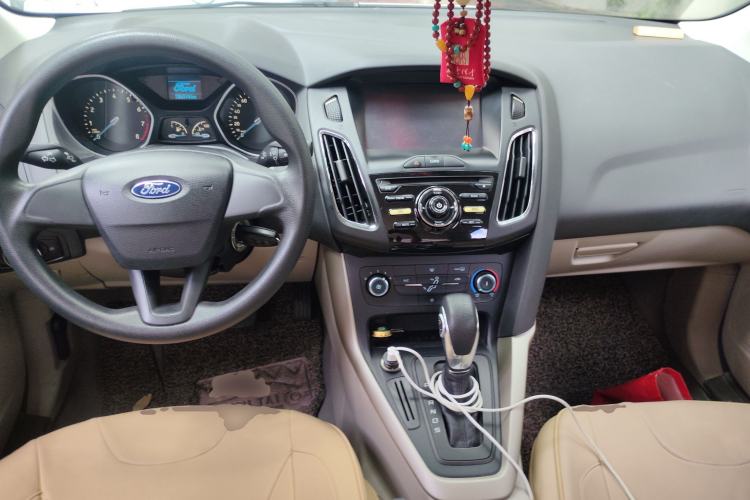 Used Ford Focus 2015 Sedan 1.6L Automatic Comfort Model Center Console