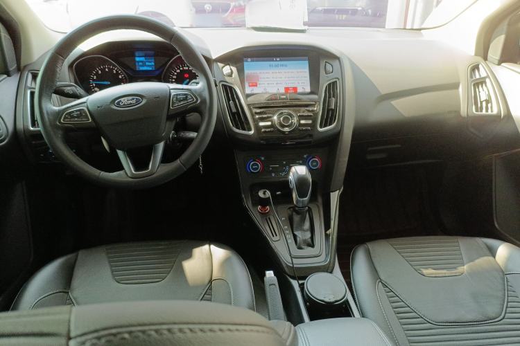 Used Ford Focus 2015 Hatchback 1.6L Automatic Fashion Edition Center Console