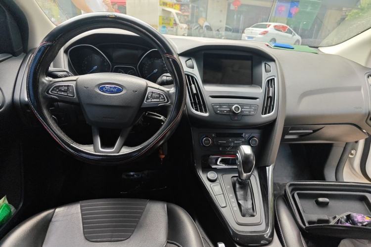 Used Ford Focus 2015 Sedan EcoBoost 180 Automatic Elite Model Center Console