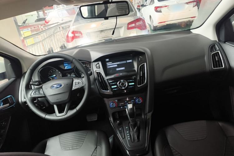 Used Ford Focus 2015 Sedan EcoBoost 125 Automatic Supreme Style Edition Center Console