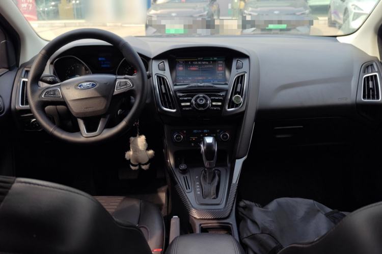 Used Ford Focus 2015 Hatchback 1.6L Automatic Fashion Edition Center Console