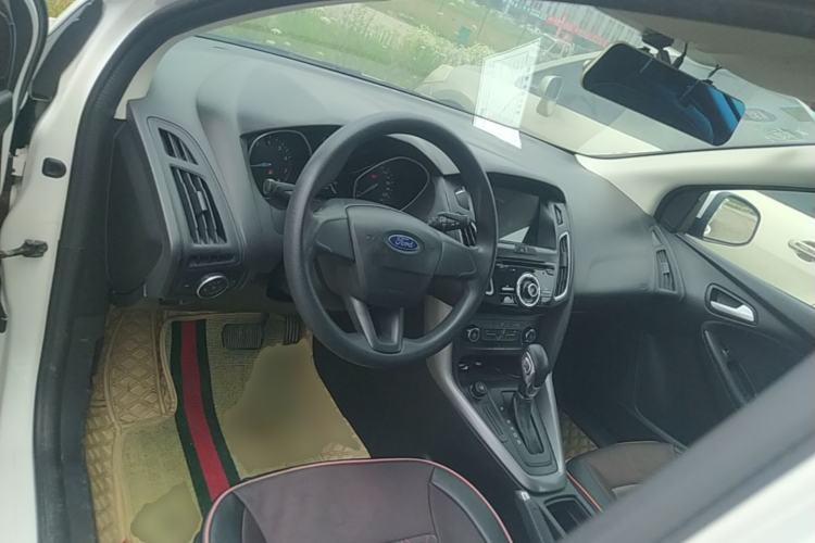 Used Ford Focus 2015 Hatchback 1.6L Automatic Comfort Model Center Console