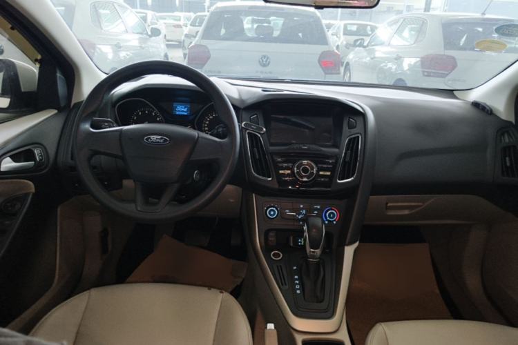 Used Ford Focus 2015 Sedan 1.6L Automatic Comfort Model Center Console