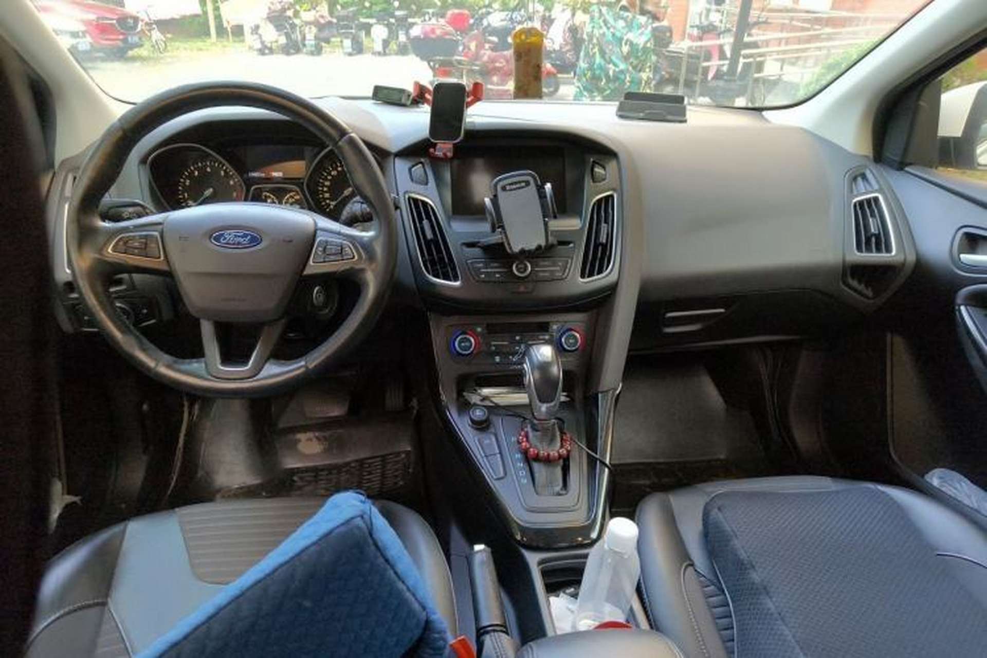 Used Ford Focus 2015 Hatchback EcoBoost 180 Automatic Elite Model Center Console