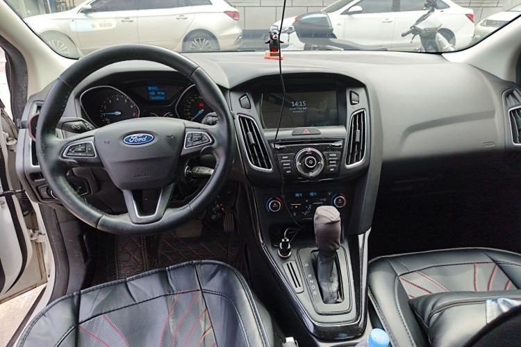 Used Ford Focus 2015 Hatchback 1.6L Automatic Fashion Edition Center Console