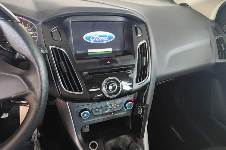Used Ford Focus 2015 Hatchback 1.6L Manual Comfort Edition Center Console