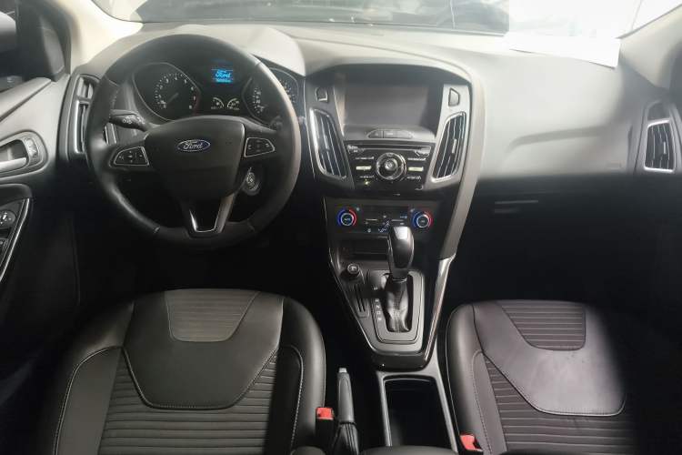 Used Ford Focus 2015 Hatchback 1.6L Automatic Fashion Edition Center Console