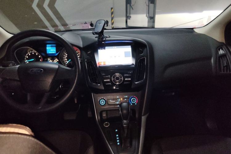 Used Ford Focus 2015 Hatchback 1.6L Automatic Comfort Model Center Console