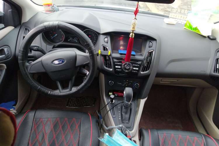 Used Ford Focus 2015 Sedan 1.6L Automatic Comfort Model Center Console