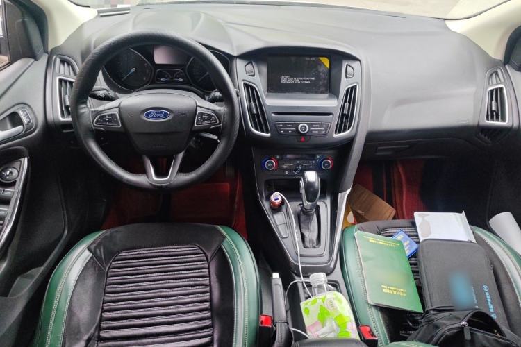 Used Ford Focus 2015 Hatchback EcoBoost 180 Automatic Elite Model Center Console