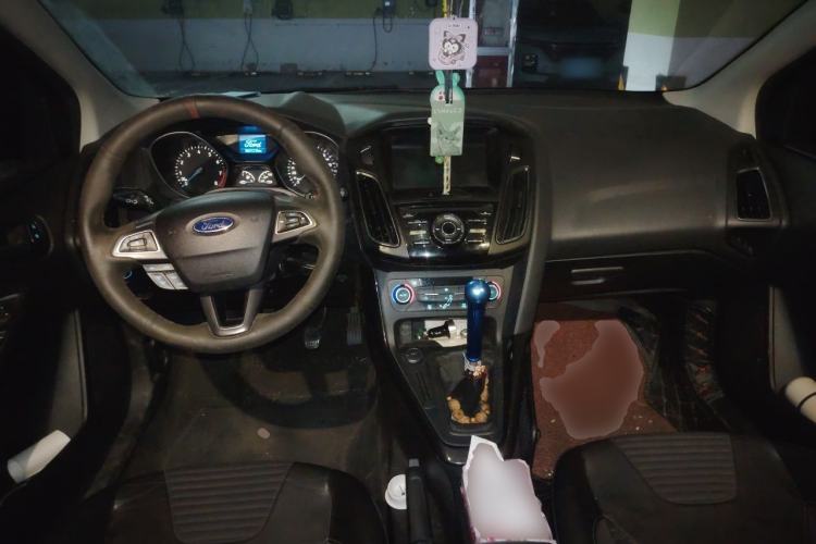 Used Ford Focus 2015 Hatchback 1.6L Manual Fashion Edition Center Console