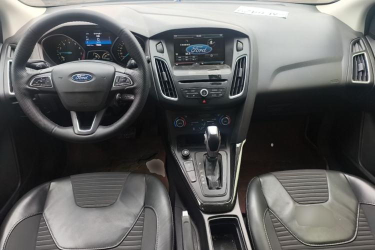 Used Ford Focus 2015 Hatchback EcoBoost 180 Automatic Elite Model Center Console
