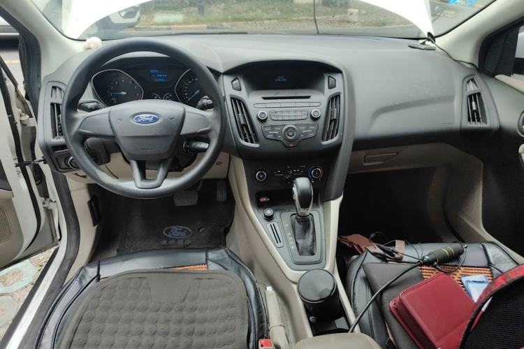 Used Ford Focus 2015 Sedan 1.6L Automatic Comfort Model Center Console