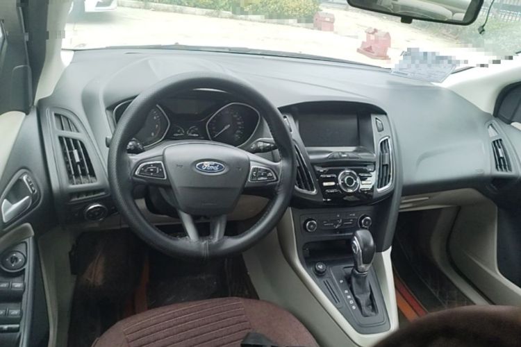 Used Ford Focus 2015 Sedan 1.6L Automatic Comfort Model Center Console