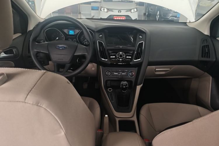Used Ford Focus 2015 Sedan 1.6L Manual Comfort Model Center Console