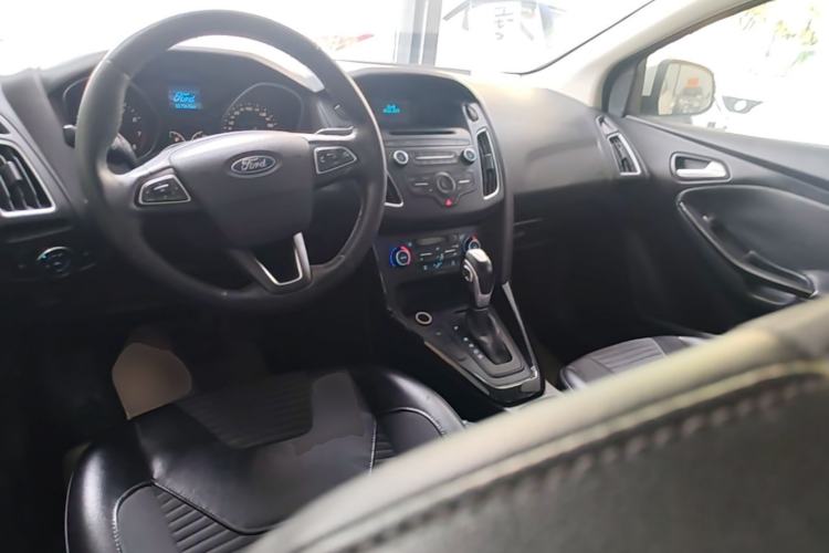 Used Ford Focus 2015 Sedan EcoBoost 125 Automatic Supreme Style Edition Center Console